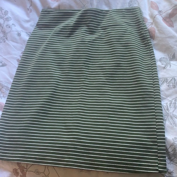 Old Navy green and white striped knee length skirt Xs-S (fits like a small) - Picture 1 of 3